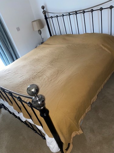Very large pure new - pure, wool