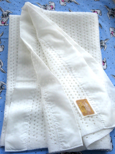 Vintage white cellular baby - white,
